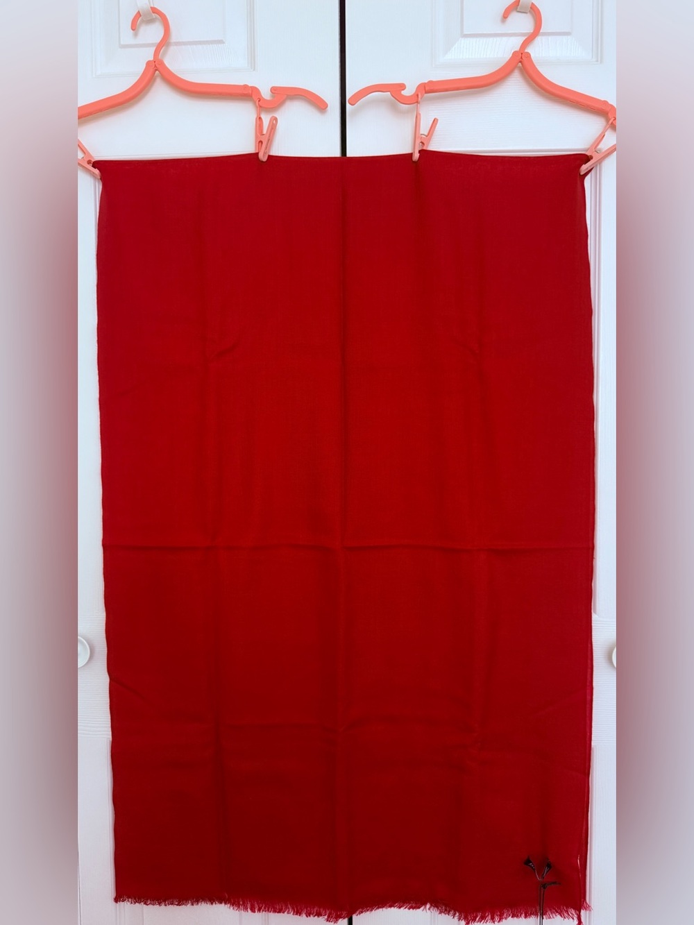 NWT BOSS 100% Cashmere Large Scarf / Wrap – Red
